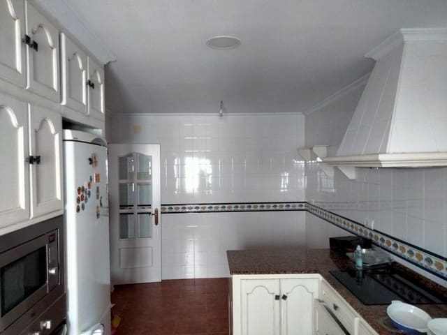 4 makuuhuone Omakotitalo myytävänä paikassa Medina-Sidonia - 245 000 € (Ref: 9833604)