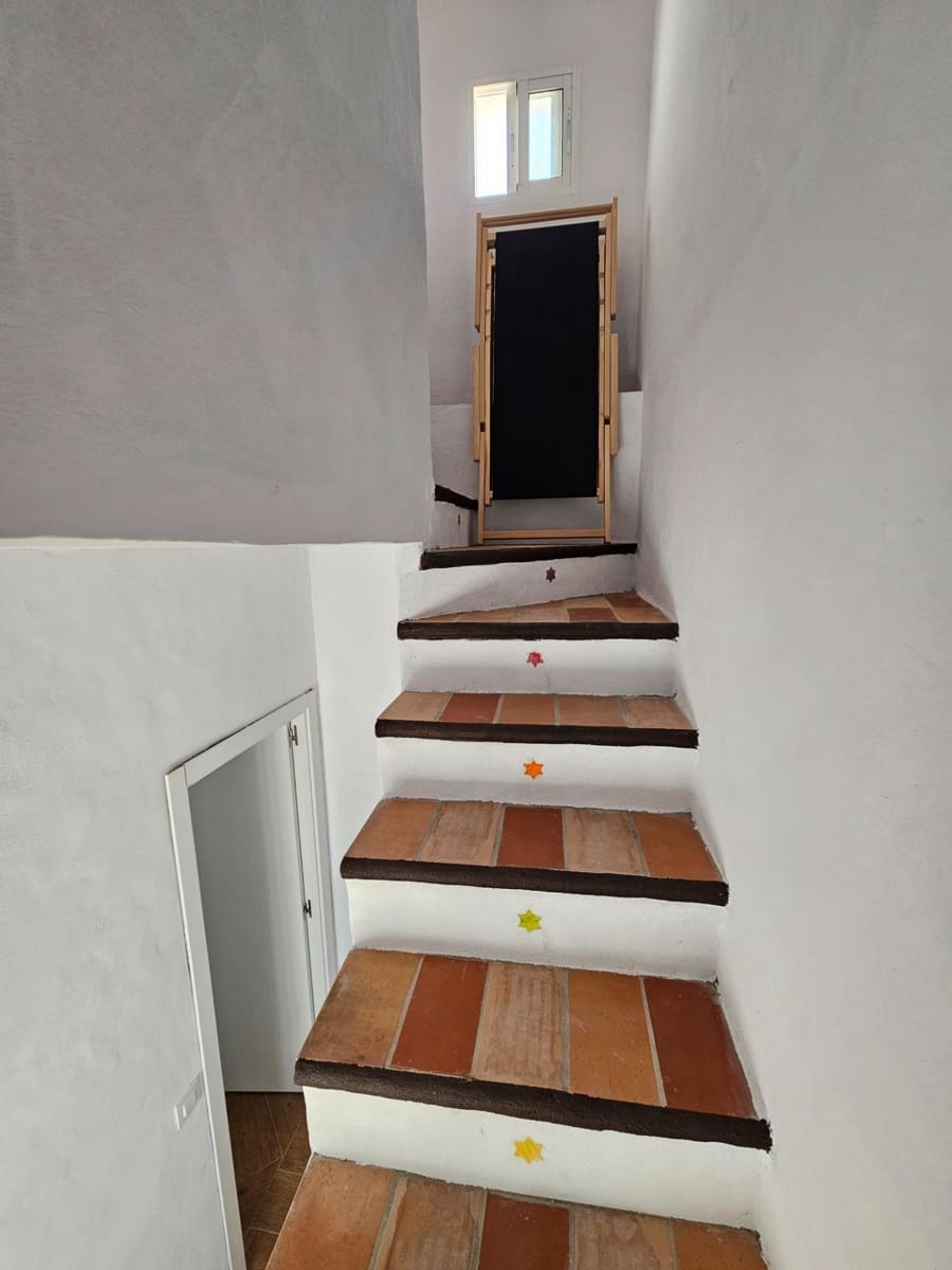 3 bedroom Townhouse for sale in Vejer de la Frontera - € 305,000 (Ref: 9839175)