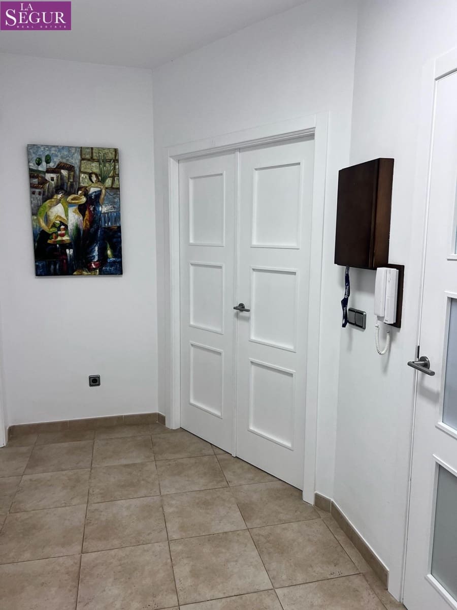 4 bedroom Villa for sale in Benalup - € 200,000 (Ref: 9865141)
