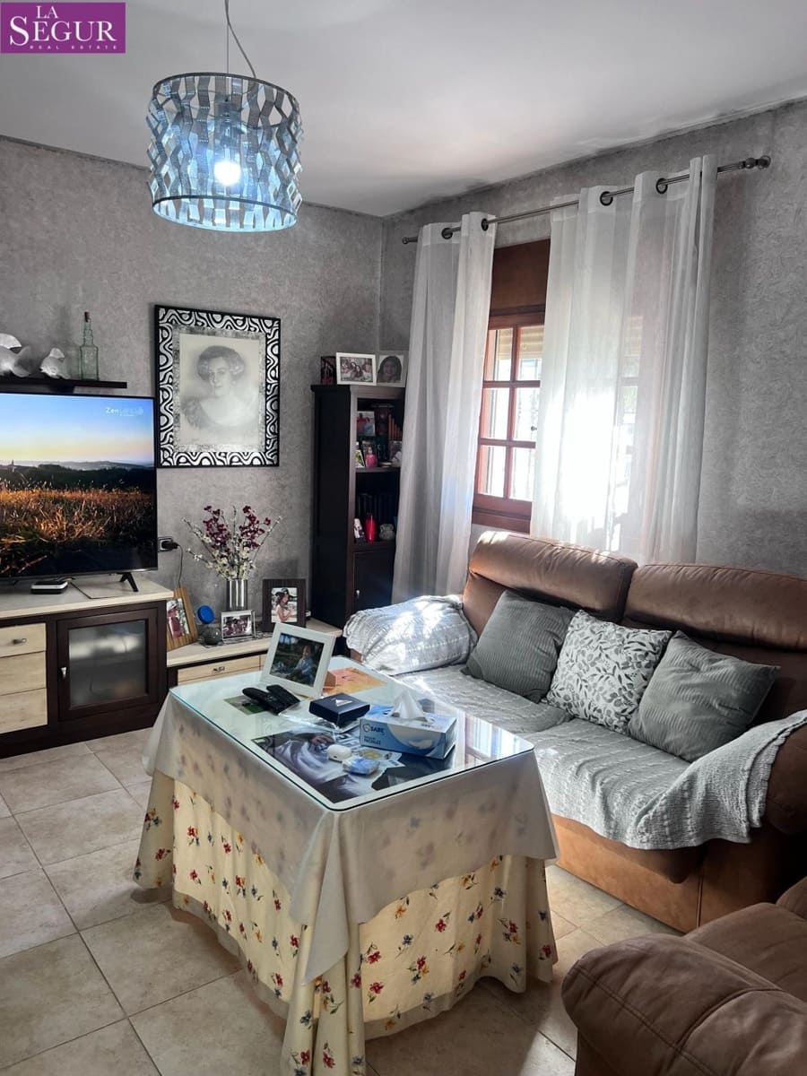 4 bedroom Villa for sale in Benalup - € 200,000 (Ref: 9865141)