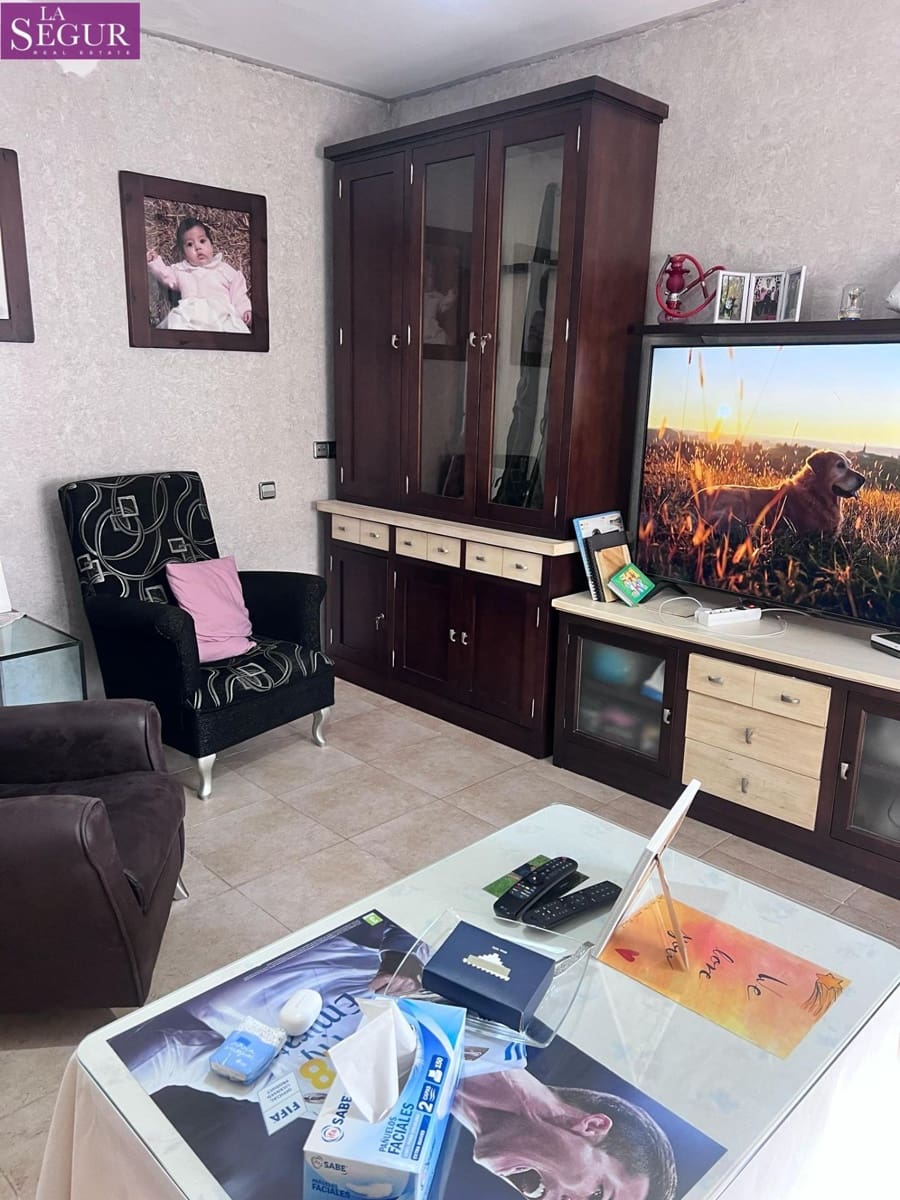 4 bedroom Villa for sale in Benalup - € 200,000 (Ref: 9865141)