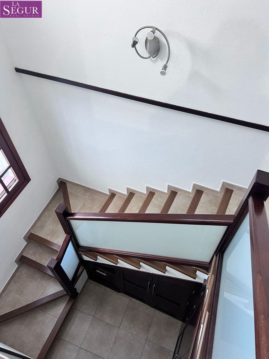 4 bedroom Villa for sale in Benalup - € 200,000 (Ref: 9865141)