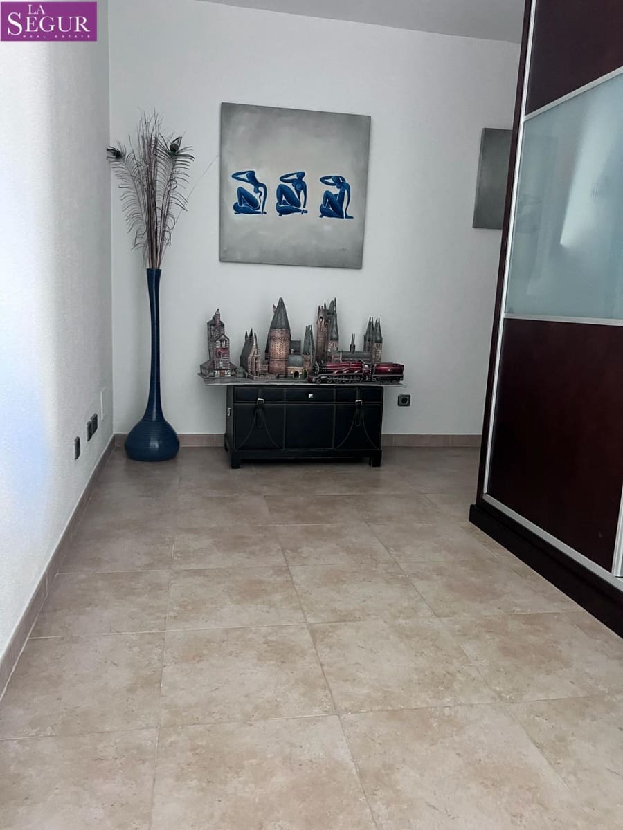4 bedroom Villa for sale in Benalup - € 200,000 (Ref: 9865141)