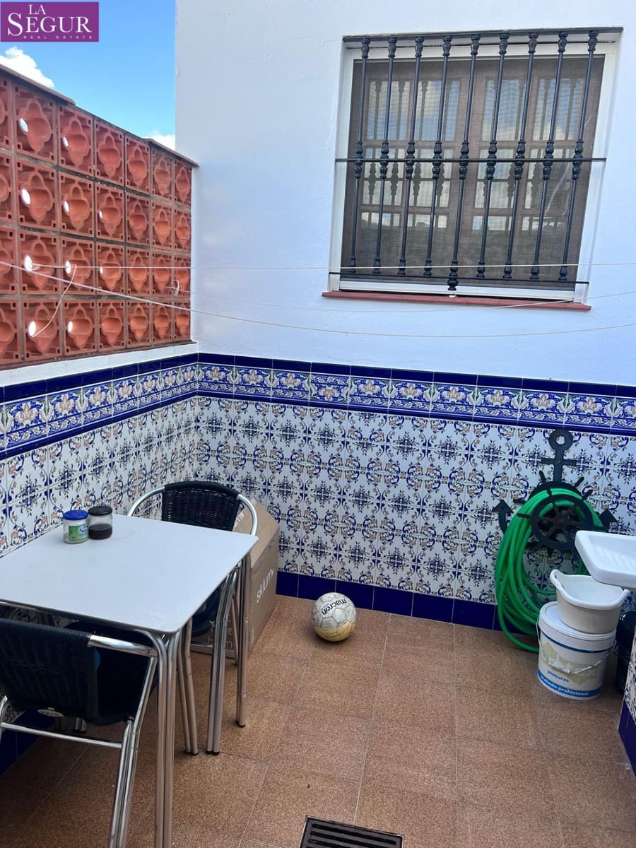 4 bedroom Villa for sale in Benalup - € 200,000 (Ref: 9865141)