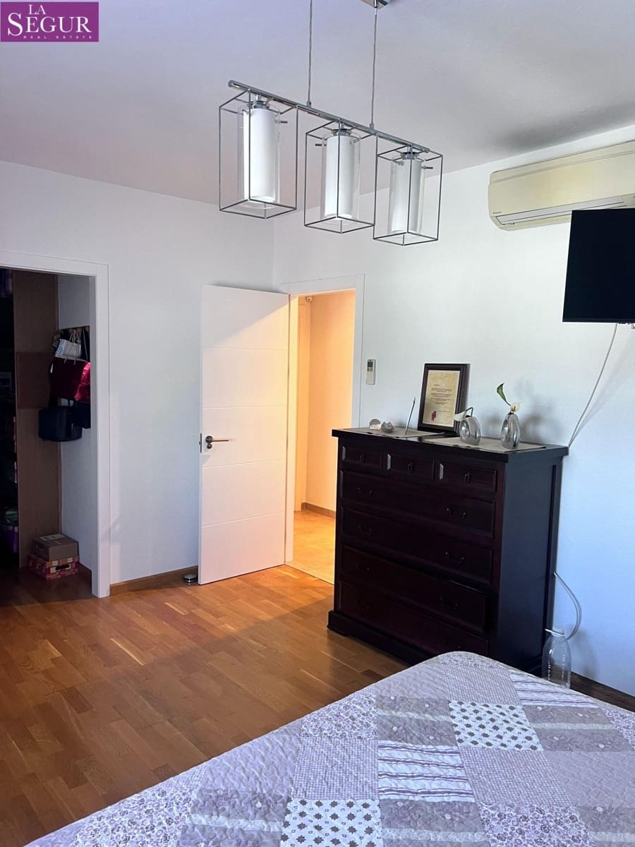 4 bedroom Villa for sale in Benalup - € 200,000 (Ref: 9865141)