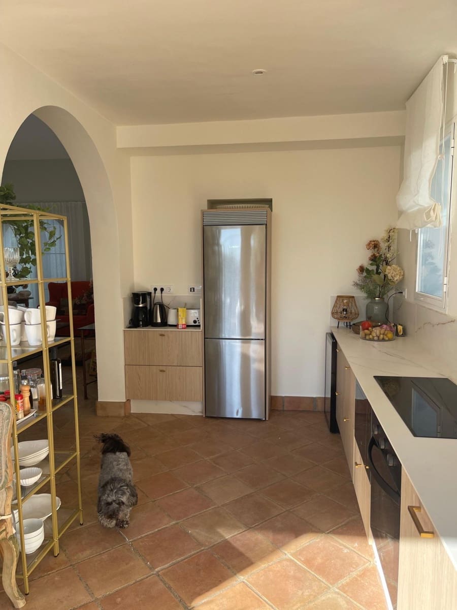 6 bedroom Villa for sale in Benalup with pool - € 725,000 (Ref: 9866946)