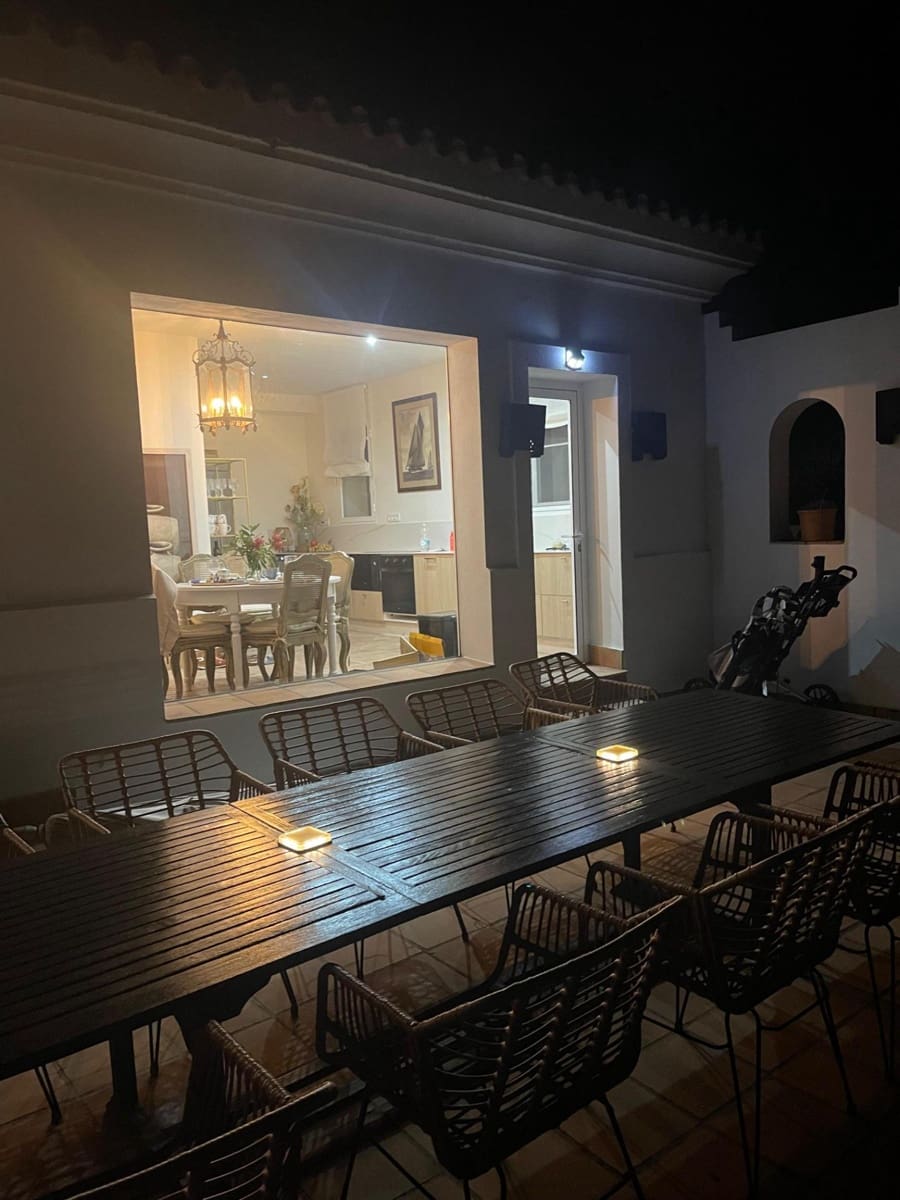 6 bedroom Villa for sale in Benalup with pool - € 725,000 (Ref: 9866946)