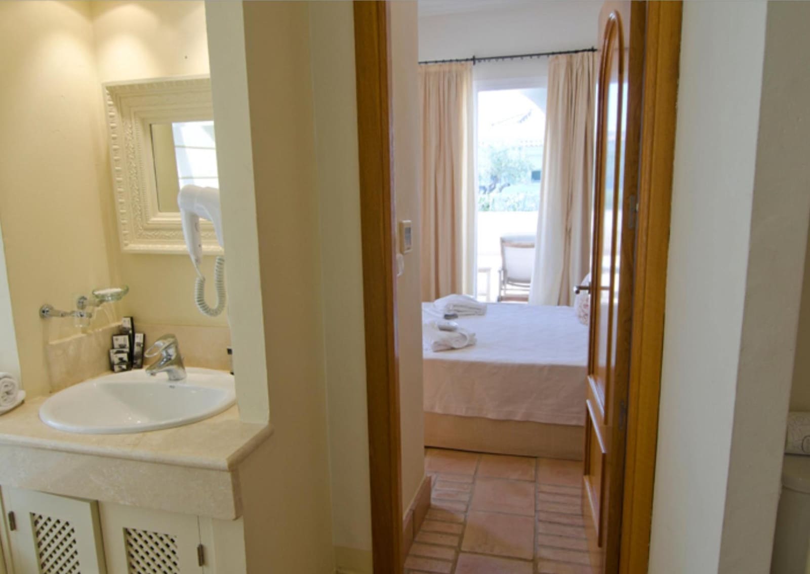 6 bedroom Villa for sale in Benalup with pool - € 725,000 (Ref: 9866946)