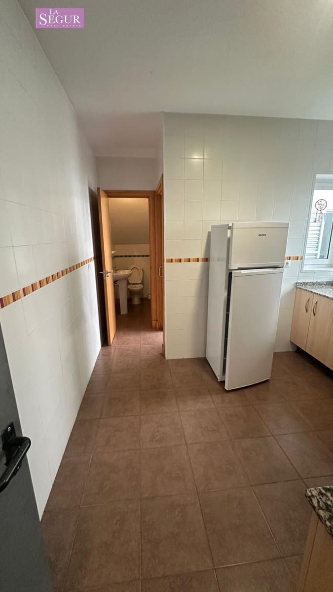 3 makuuhuone Rivitalo myytävänä paikassa Conil de la Frontera mukana uima-altaan - 400 000 € (Ref: 9878754)