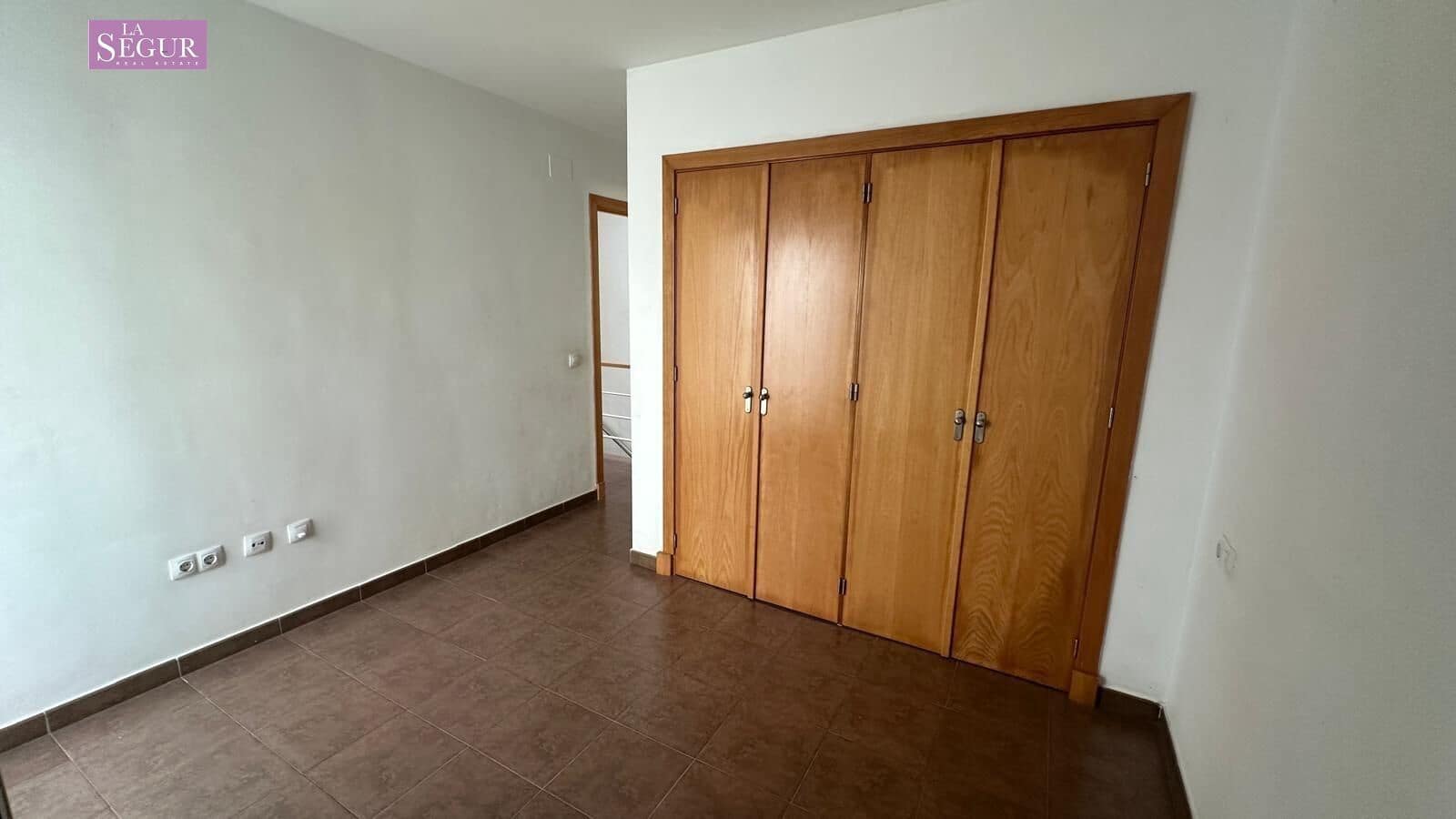 3 makuuhuone Rivitalo myytävänä paikassa Conil de la Frontera mukana uima-altaan - 400 000 € (Ref: 9878754)