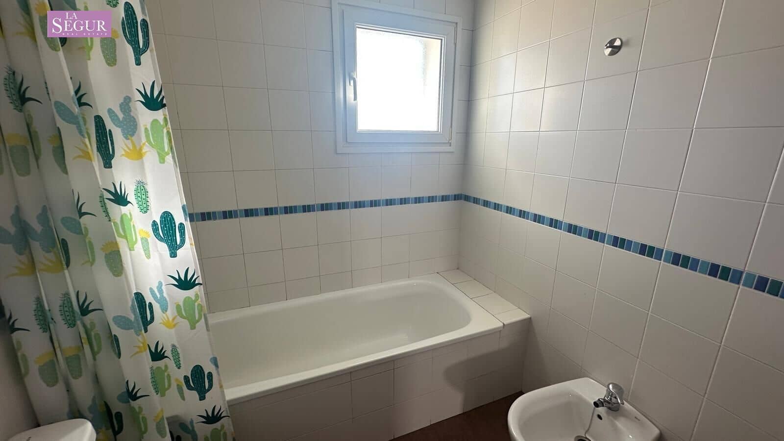 3 makuuhuone Rivitalo myytävänä paikassa Conil de la Frontera mukana uima-altaan - 400 000 € (Ref: 9878754)