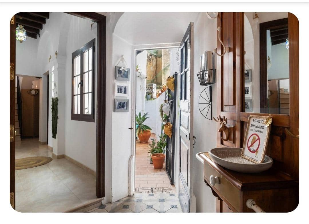 3 bedroom Apartment for sale in Vejer de la Frontera - € 270,000 (Ref: 9893802)