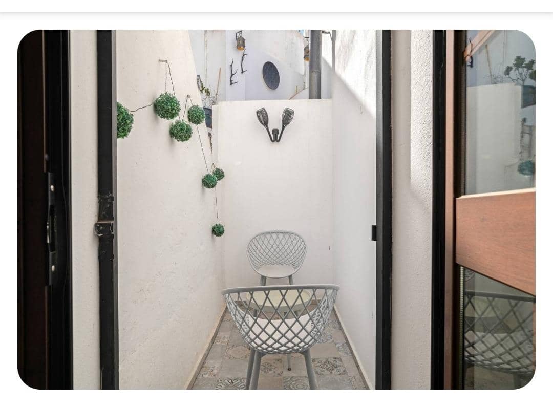 3 bedroom Apartment for sale in Vejer de la Frontera - € 270,000 (Ref: 9893802)