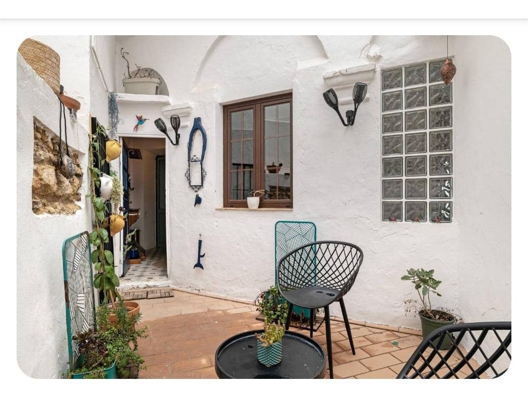 3 bedroom Apartment for sale in Vejer de la Frontera - € 270,000 (Ref: 9893802)