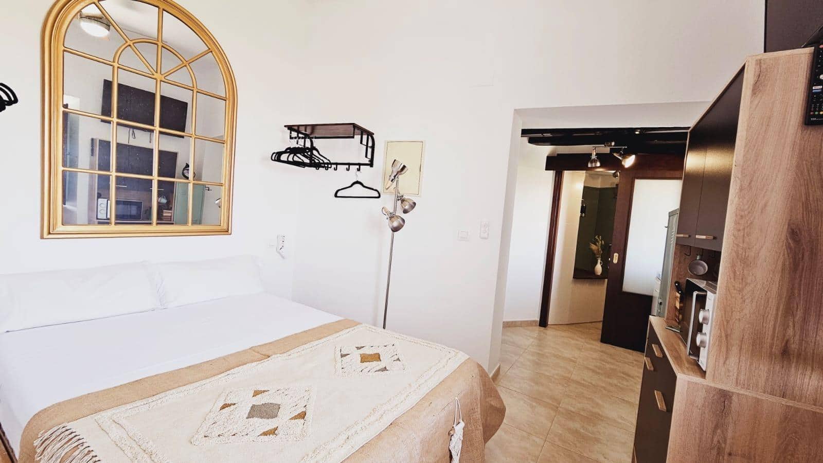 3 bedroom Apartment for sale in Vejer de la Frontera - € 270,000 (Ref: 9893802)