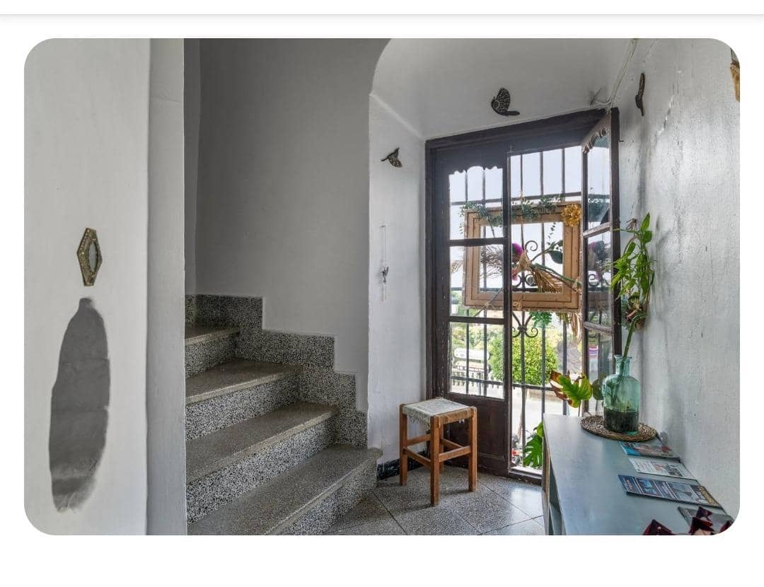 3 bedroom Apartment for sale in Vejer de la Frontera - € 270,000 (Ref: 9893802)