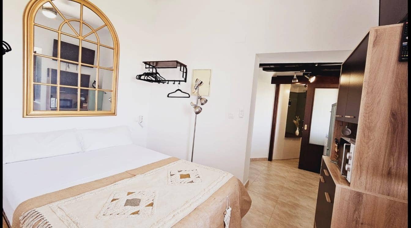 3 bedroom Apartment for sale in Vejer de la Frontera - € 270,000 (Ref: 9893802)
