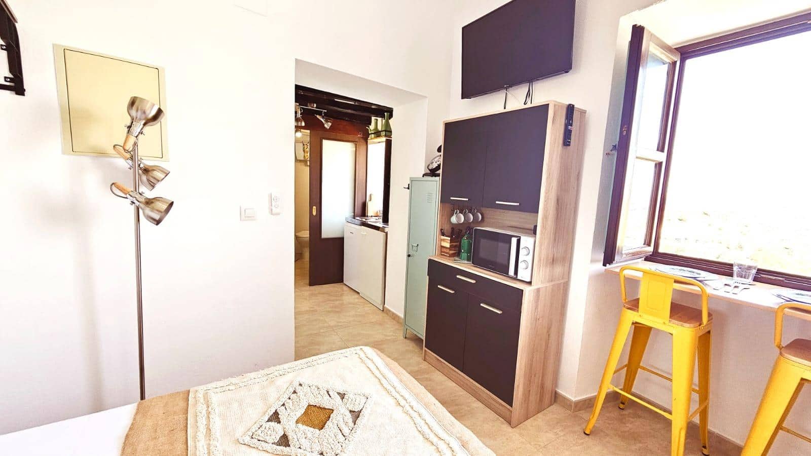 3 bedroom Apartment for sale in Vejer de la Frontera - € 270,000 (Ref: 9893802)