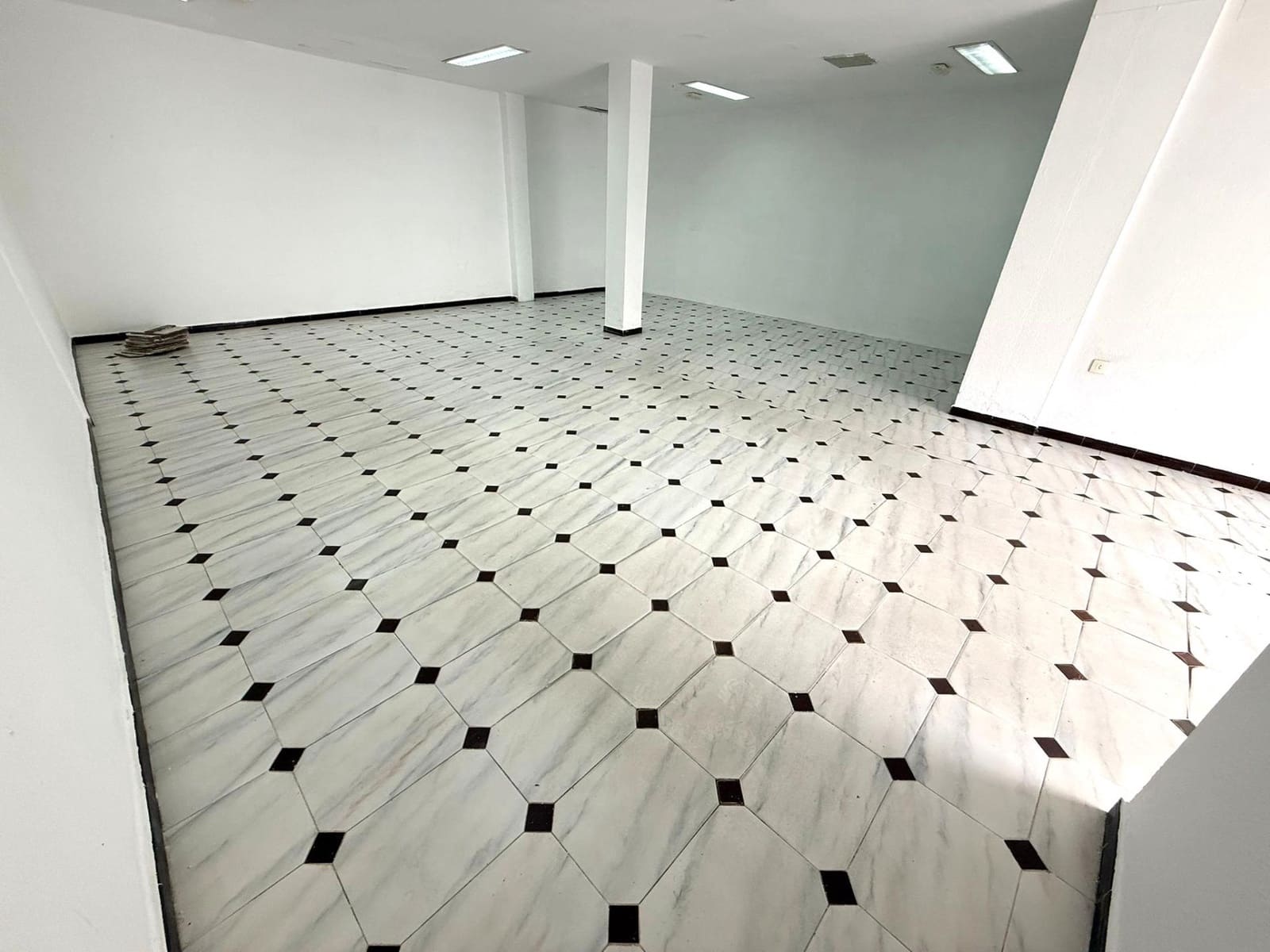 Commerciale in vendita in Barbate - 100.000 € (Rif: 9900320)