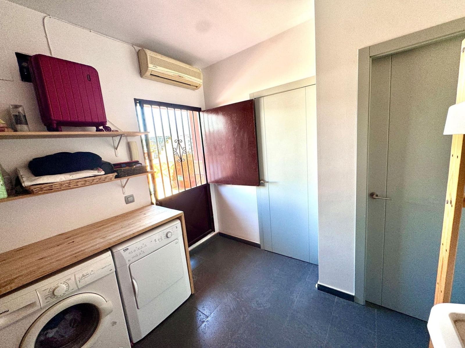 4 Zimmer Villa zu verkaufen in Barbate - 275.000 € (Ref: 9916934)