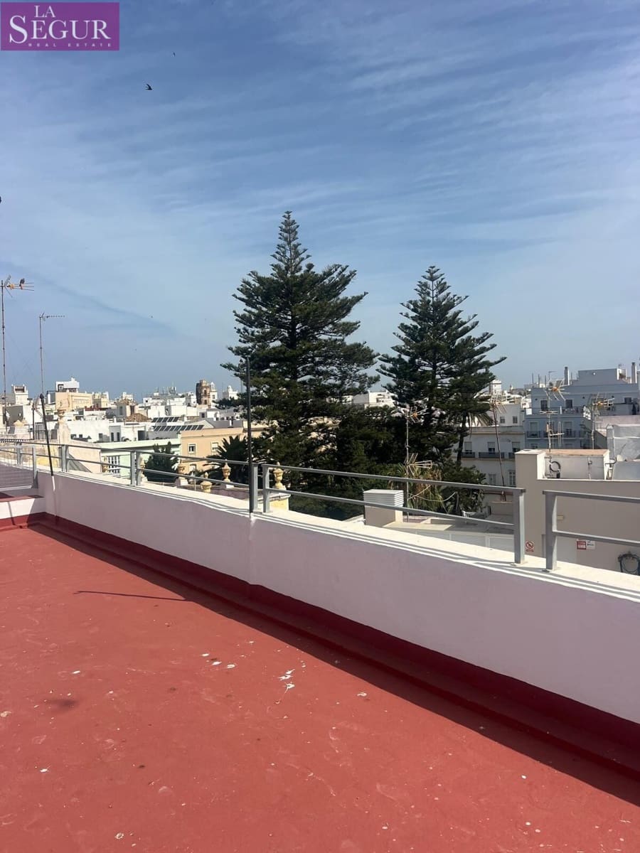 3 sovrum Lägenhet till salu i Cadiz stad - 215 000 € (Ref: 9927350)
