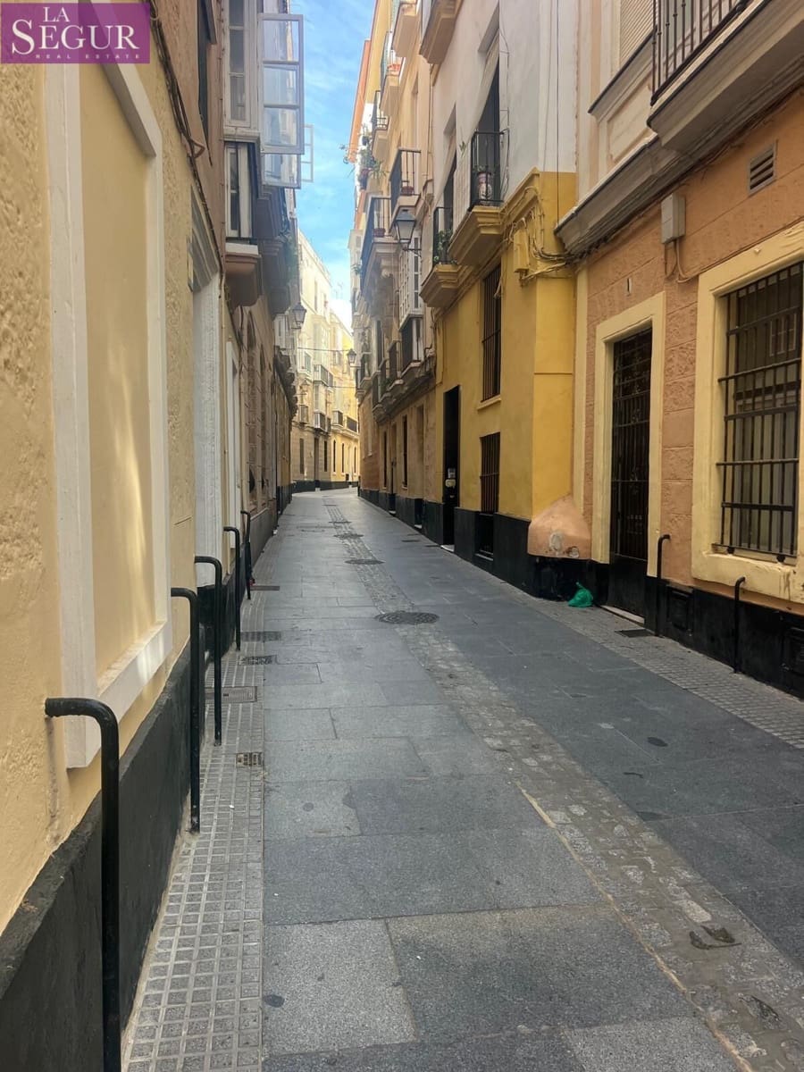 3 sovrum Lägenhet till salu i Cadiz stad - 215 000 € (Ref: 9927350)