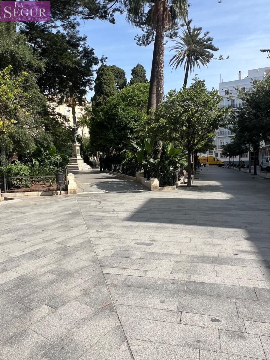 3 sovrum Lägenhet till salu i Cadiz stad - 215 000 € (Ref: 9927350)