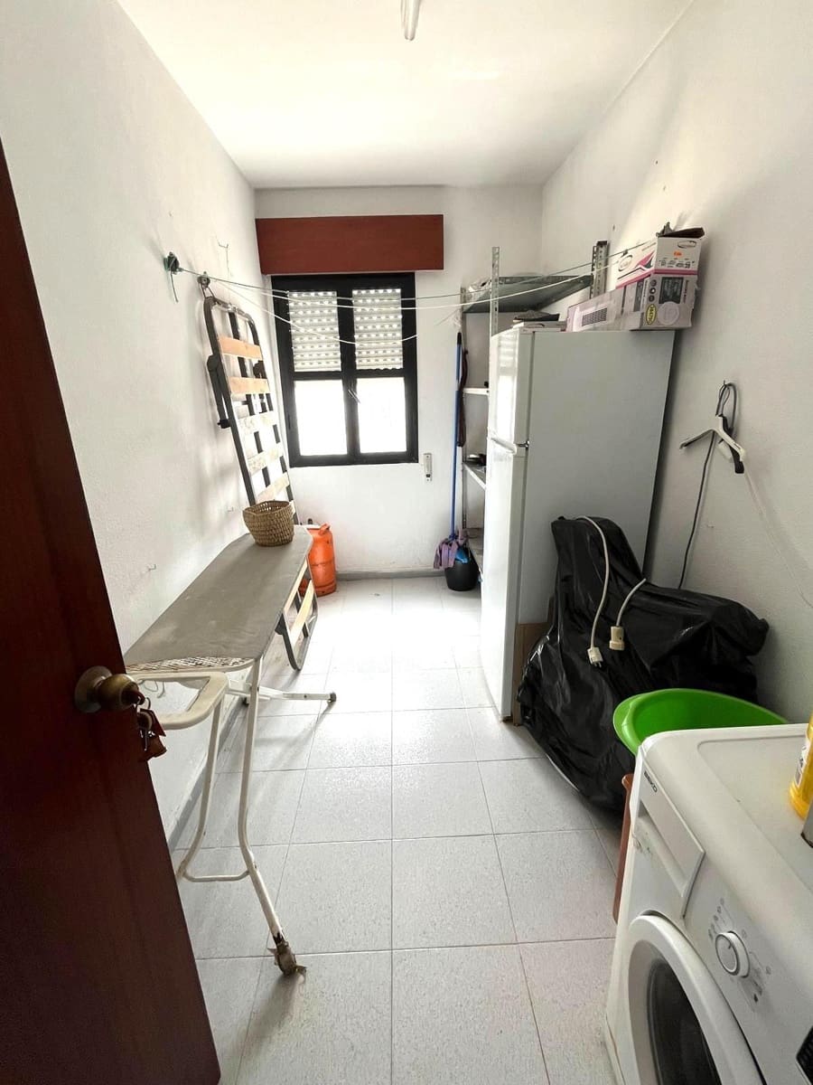 3 bedroom Flat for sale in Barbate - € 300,000 (Ref: 9939916)