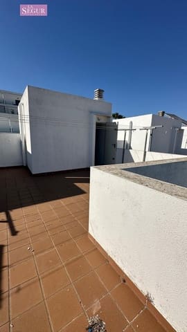 3 slaapkamer Rijtjeshuis te koop in Conil de la Frontera met zwembad garage - € 420.000 (Ref: 9957941)