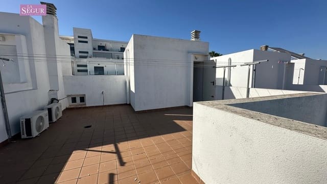 3 slaapkamer Rijtjeshuis te koop in Conil de la Frontera met zwembad garage - € 420.000 (Ref: 9957941)