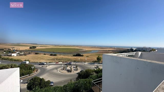 3 slaapkamer Rijtjeshuis te koop in Conil de la Frontera met zwembad garage - € 420.000 (Ref: 9957941)