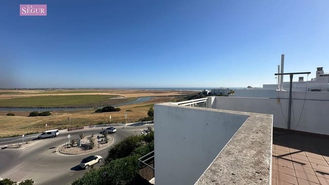 3 slaapkamer Rijtjeshuis te koop in Conil de la Frontera met zwembad garage - € 420.000 (Ref: 9957941)