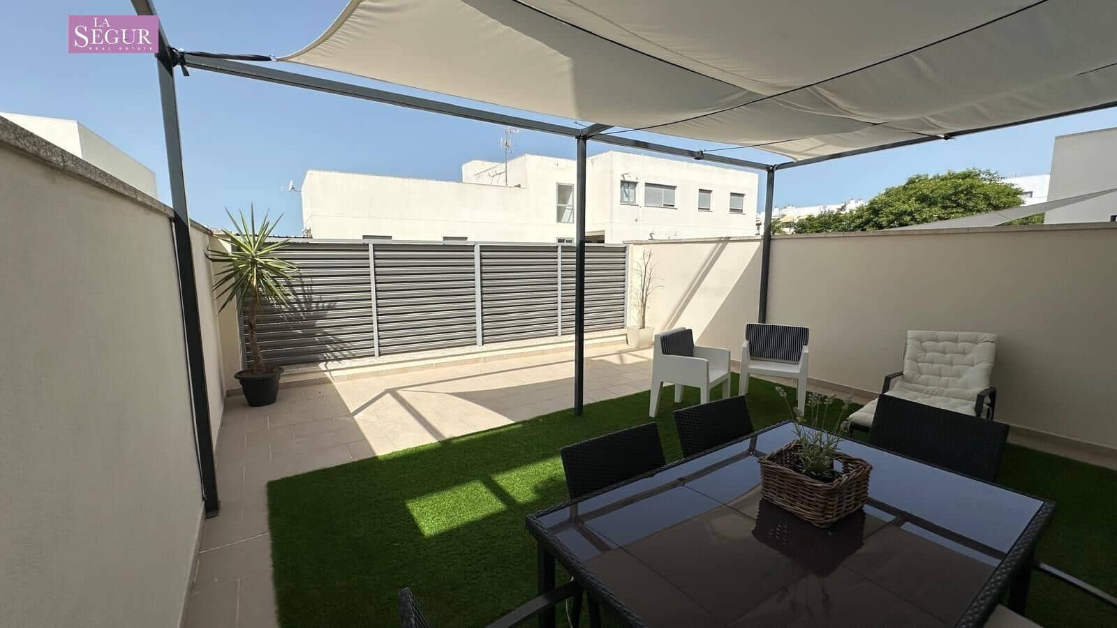 Apartamento de 2 habitaciones en Conil de la Frontera en venta con piscina garaje - 335.000 € (Ref: 9967785)