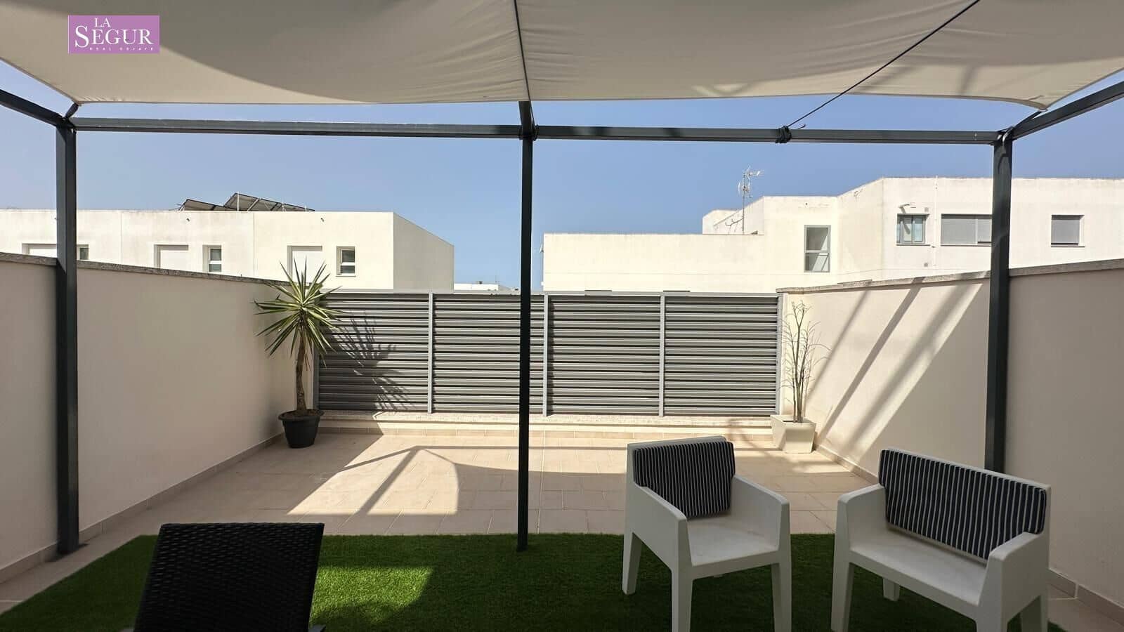 Apartamento de 2 habitaciones en Conil de la Frontera en venta con piscina garaje - 335.000 € (Ref: 9967785)