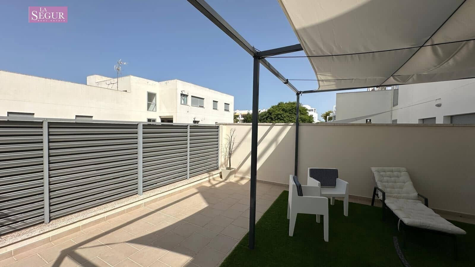 Apartamento de 2 habitaciones en Conil de la Frontera en venta con piscina garaje - 335.000 € (Ref: 9967785)
