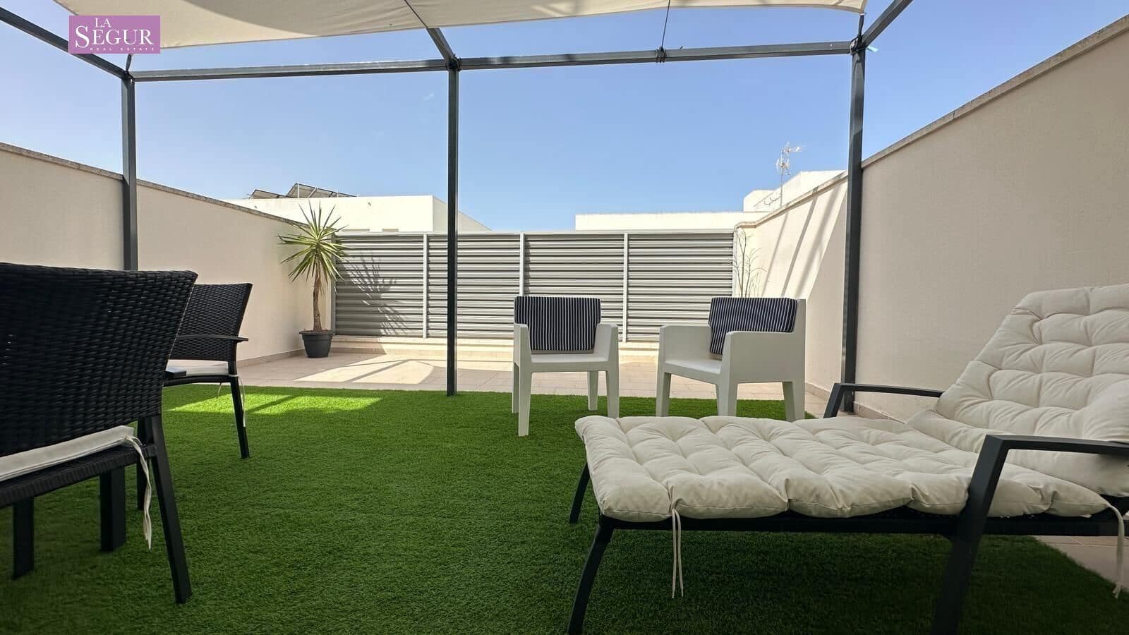 Apartamento de 2 habitaciones en Conil de la Frontera en venta con piscina garaje - 335.000 € (Ref: 9967785)