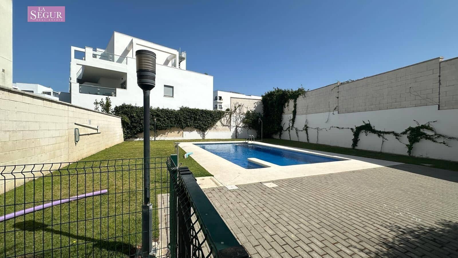 Apartamento de 2 habitaciones en Conil de la Frontera en venta con piscina garaje - 335.000 € (Ref: 9967785)
