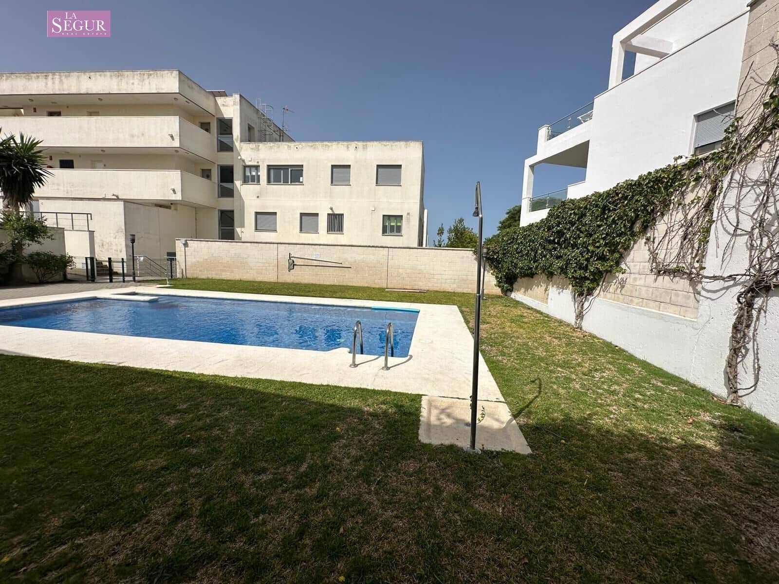 Apartamento de 2 habitaciones en Conil de la Frontera en venta con piscina garaje - 335.000 € (Ref: 9967785)
