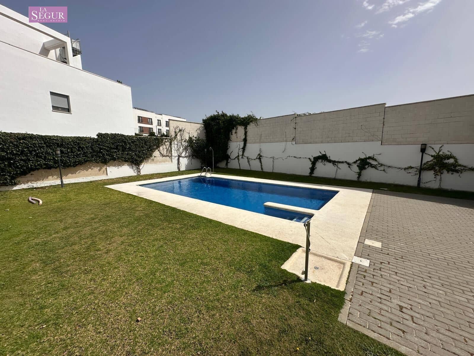 Apartamento de 2 habitaciones en Conil de la Frontera en venta con piscina garaje - 335.000 € (Ref: 9967785)