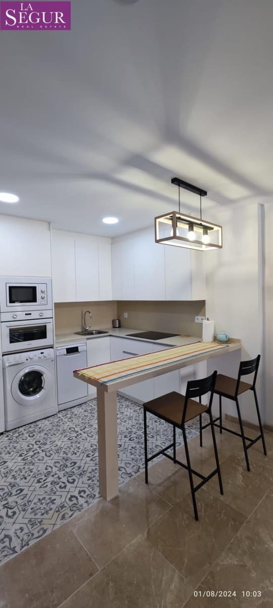 2 quarto Apartamento para arrendar em Cadis cidade - 1 250 € (Ref: 9986836)