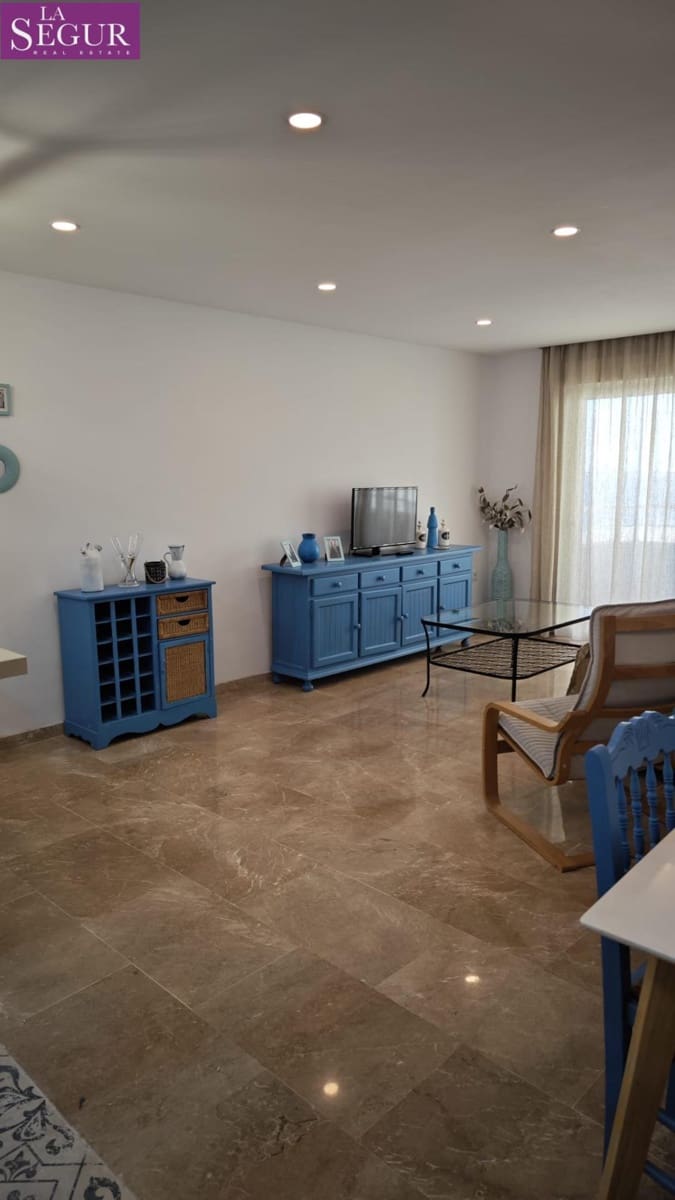 2 quarto Apartamento para arrendar em Cadis cidade - 1 250 € (Ref: 9986836)