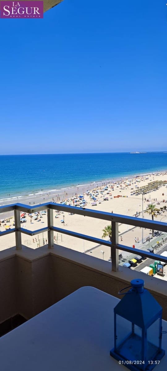 2 quarto Apartamento para arrendar em Cadis cidade - 1 250 € (Ref: 9986836)