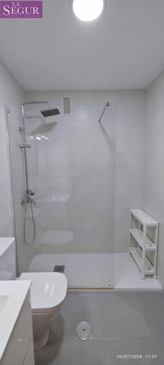 2 quarto Apartamento para arrendar em Cadis cidade - 1 250 € (Ref: 9986836)