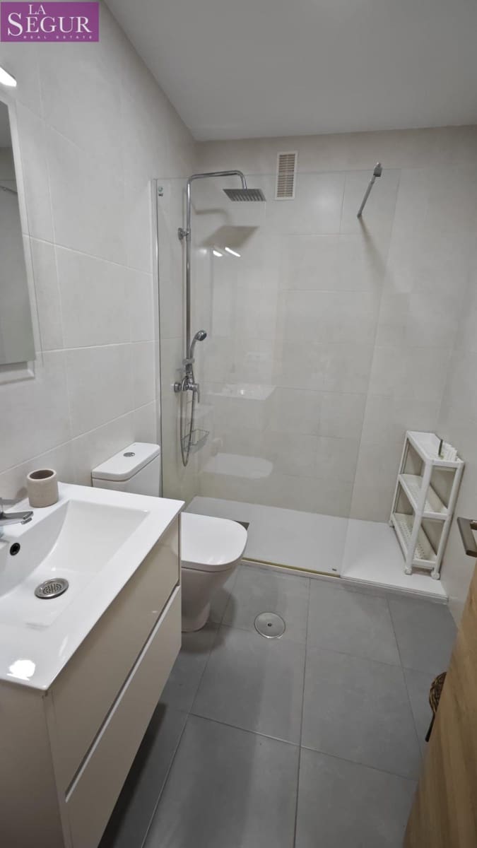 2 quarto Apartamento para arrendar em Cadis cidade - 1 250 € (Ref: 9986836)
