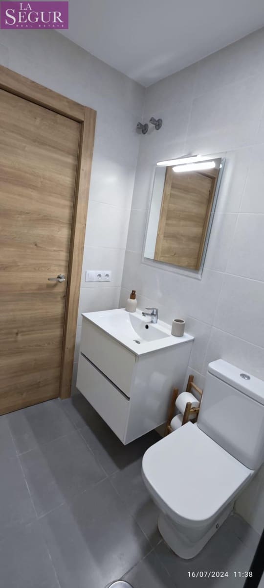 2 quarto Apartamento para arrendar em Cadis cidade - 1 250 € (Ref: 9986836)