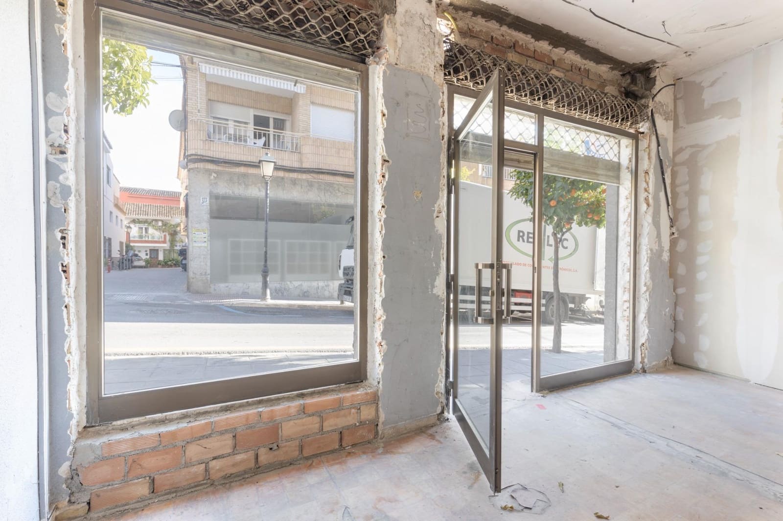 Local Comercial en Huétor Vega en venta - 79.000 € (Ref: 9814445)