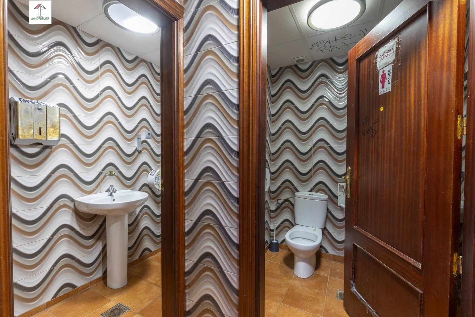 Comercial para arrendar em Granada cidade - 1 900 € (Ref: 9814446)