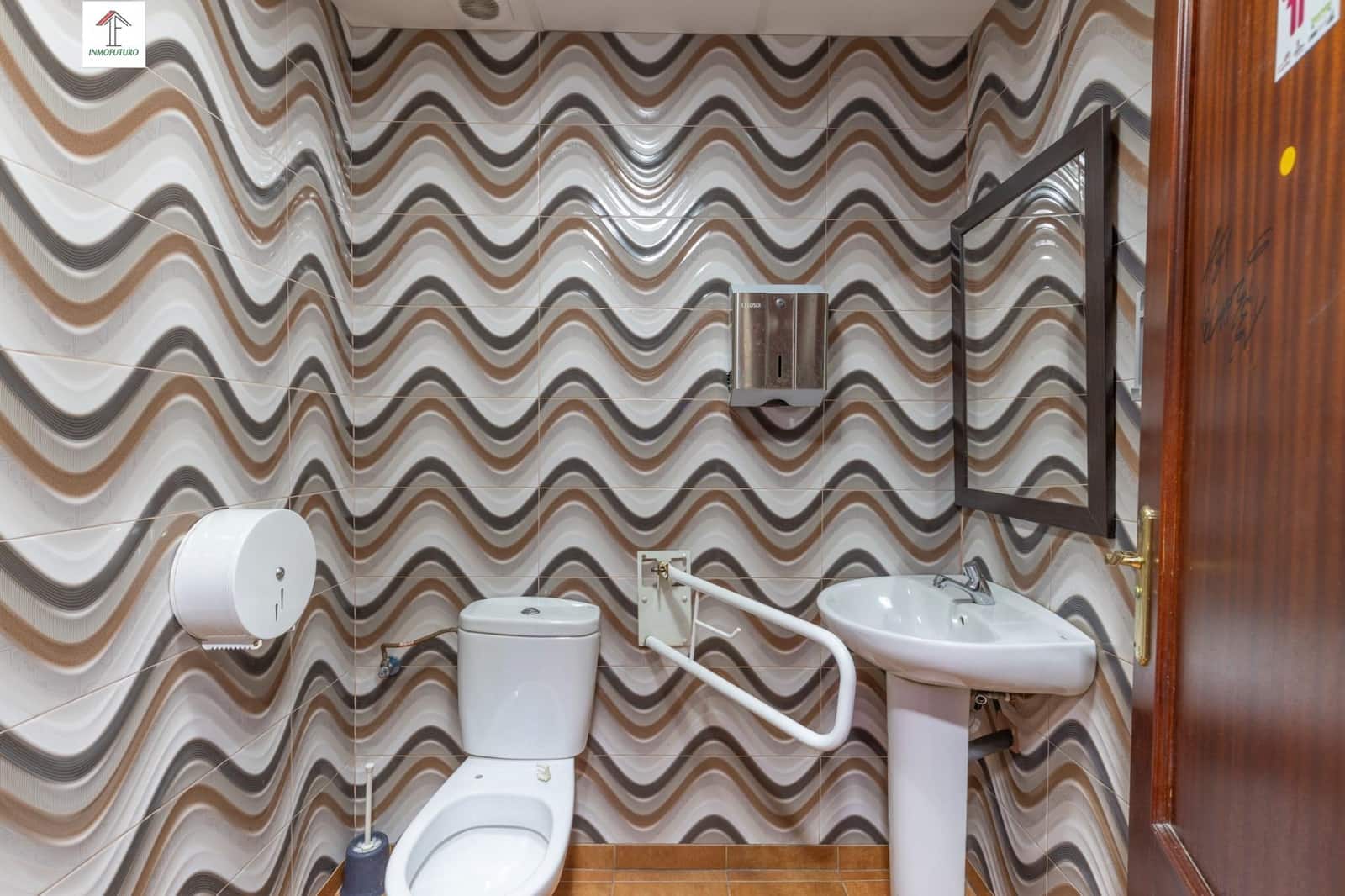 Comercial para arrendar em Granada cidade - 1 900 € (Ref: 9814446)