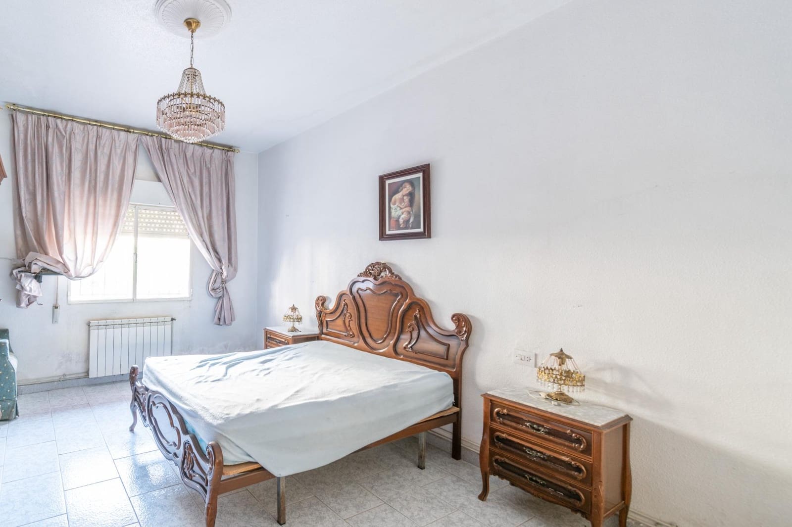 8 bedroom Villa for sale in Ambroz with garage - € 290,000 (Ref: 9814448)