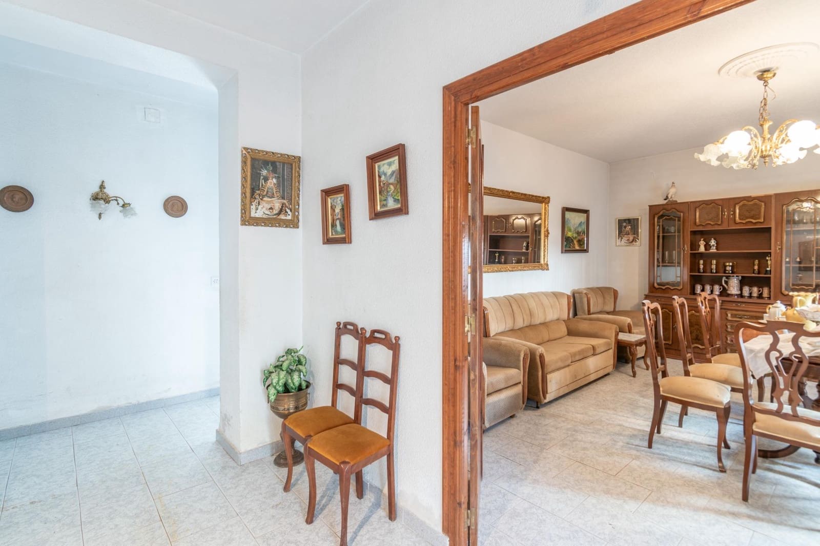 8 bedroom Villa for sale in Ambroz with garage - € 290,000 (Ref: 9814448)